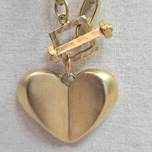 Chunky Chain Heart Pendant Necklace Toggle Closure Women’s Jewelry