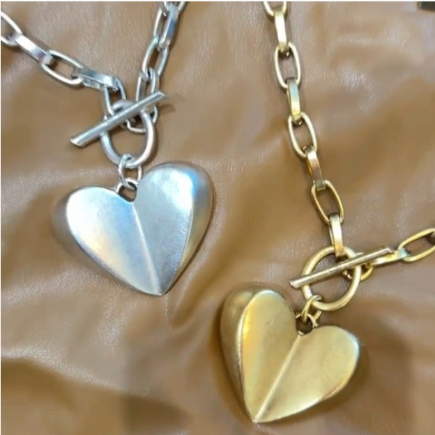 Chunky Chain Heart Pendant Necklace Toggle Closure Women’s Jewelry